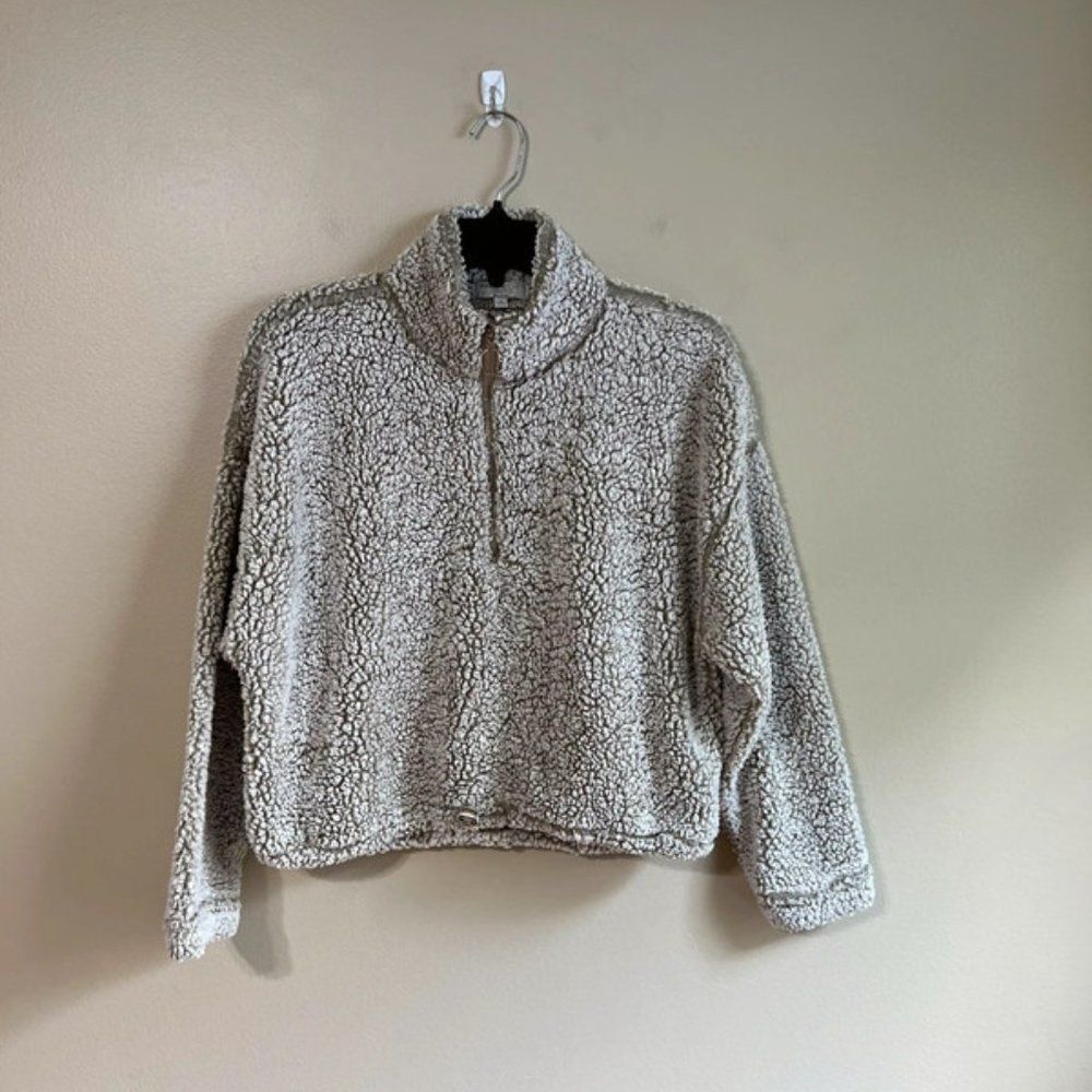 Warm & Cozy‎ lifestyle small pullover